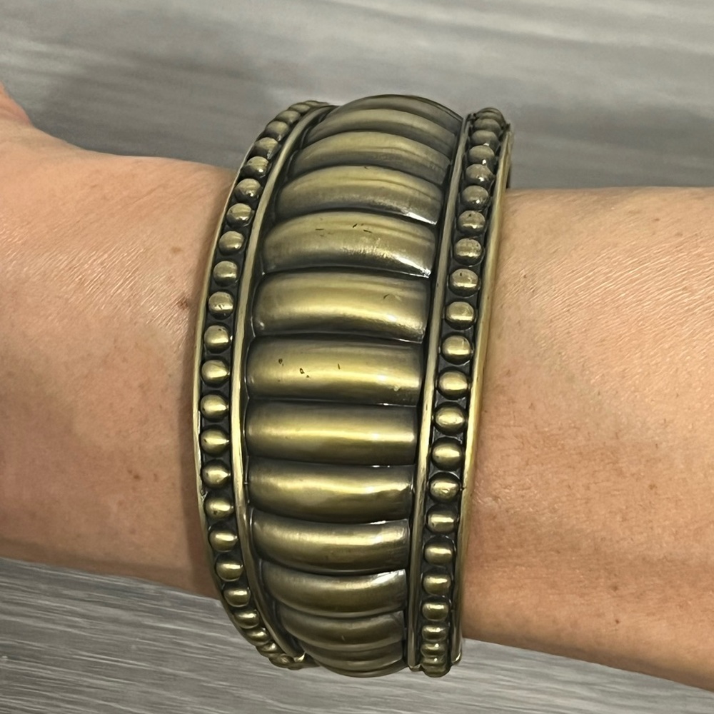 Vintage Gold Hinged Bangle Bracelet with Scalloped Design, Boho